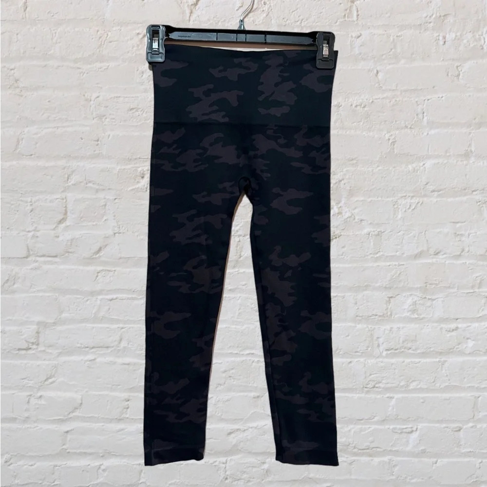 Spanx Camo Black Green Gray Capri Leggings Women’s S Workout Pants